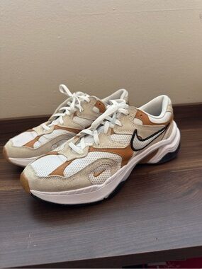 Nike White, Tan & Black Mesh Suede Trainer Sneakers